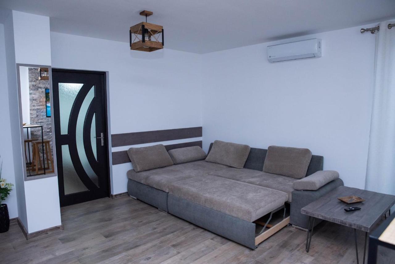 Green Apartments Oradea Buitenkant foto