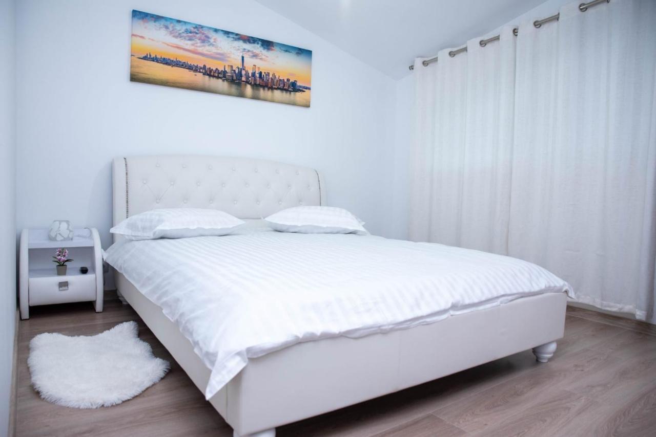 Green Apartments Oradea Buitenkant foto