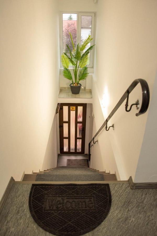 Green Apartments Oradea Buitenkant foto