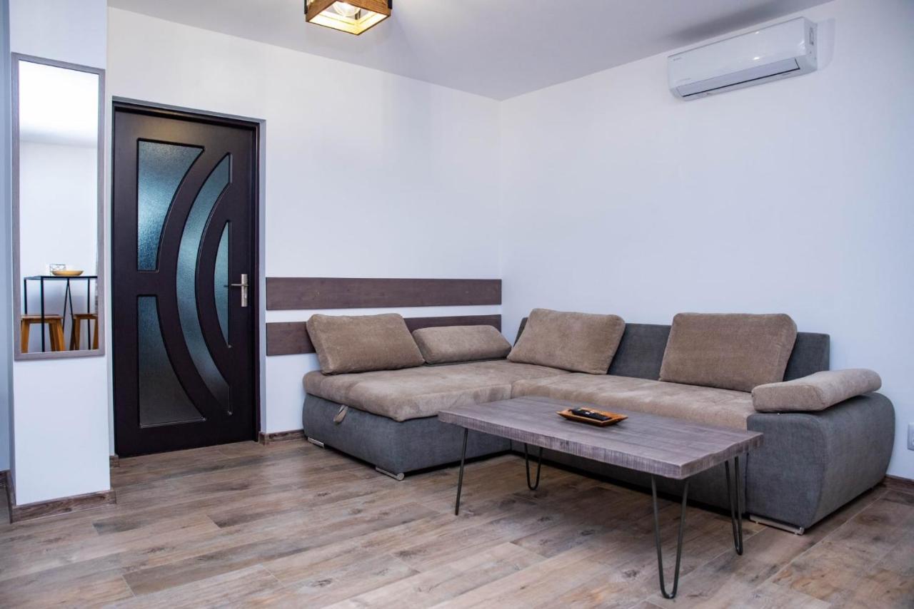 Green Apartments Oradea Buitenkant foto