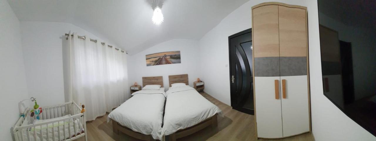 Green Apartments Oradea Buitenkant foto