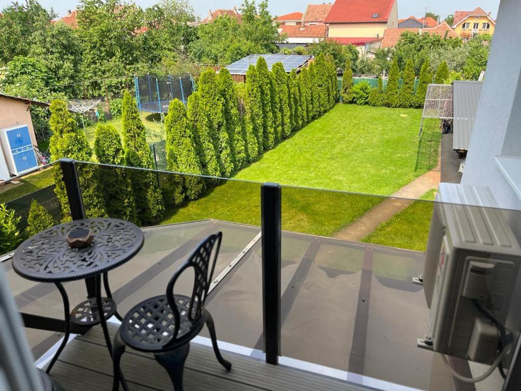 Green Apartments Oradea Buitenkant foto