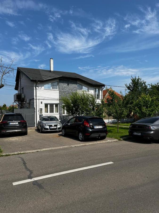 Green Apartments Oradea Buitenkant foto